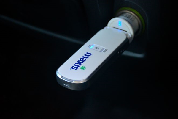 Maxis Broadband PortaFi Car Adapter