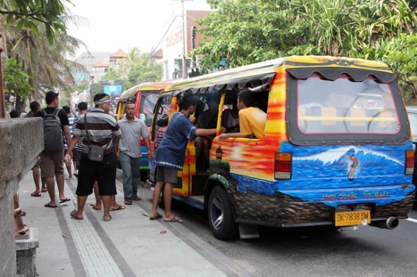 bas pelancongan Bali
